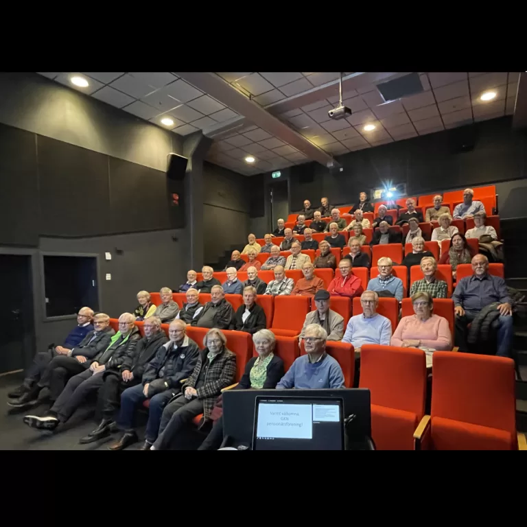 GKNs pensionärsklubb besöker arkivets presentation om arbetet med GKN Aerospace Sweden AB:s historiska samling i november 2022.